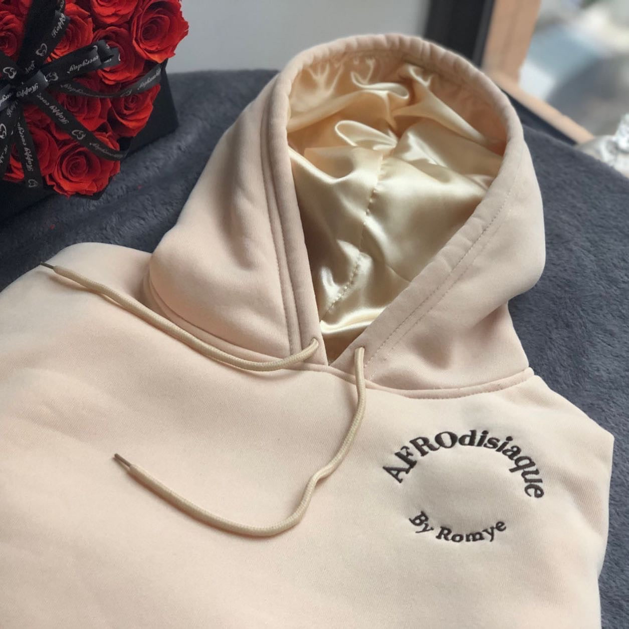 AFROdisiaqueR Hoodie in BEIGE