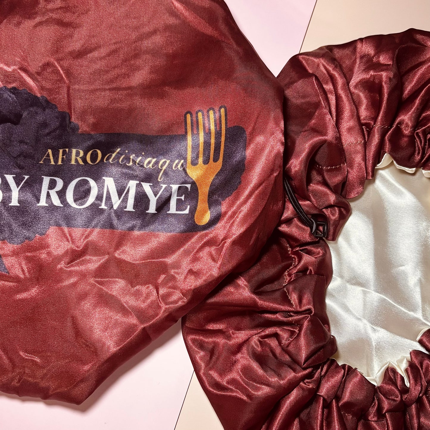 ReversibleR Satin bonnets