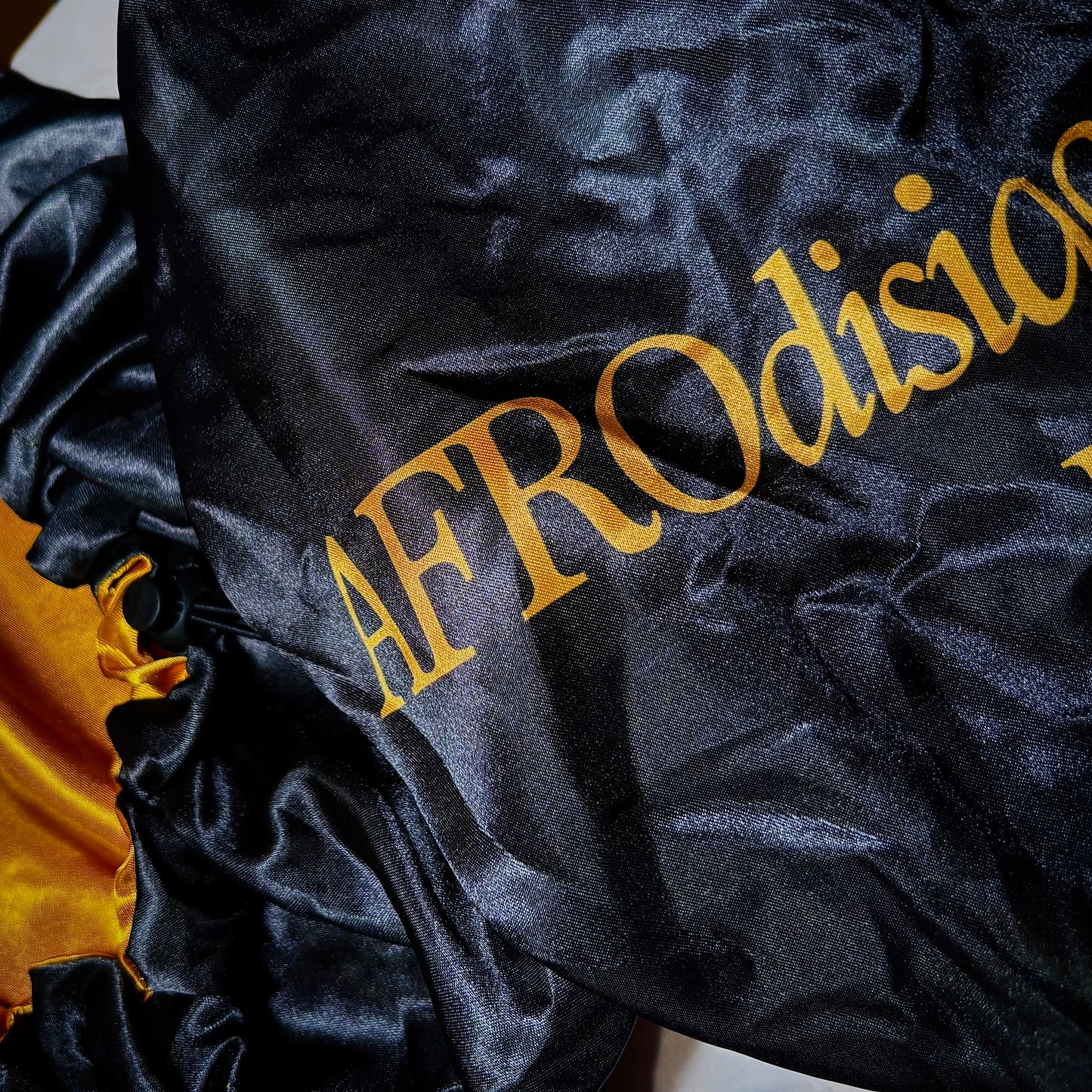 ReversibleR Satin bonnets